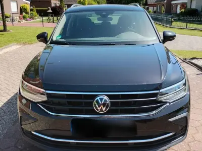 Gebraucht VW Tiguan Life 150 PS (110 kW) 2022 Schwarz SUV