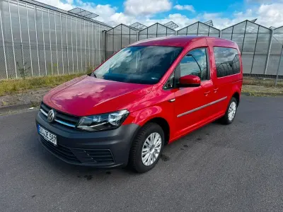 Gebraucht VW Caddy Trendline 84 PS (61 kW) 2019 Rot Van / Kleinbus