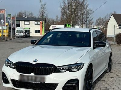 Alpinweiss iii Gebraucht 2021 BMW 320 M Sport Kombi | 21.600 € (Guter Preis)