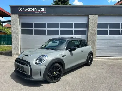 Gebraucht Mini Cooper SE 135 kW (184 PS) 2022 Moonwalkgrey Kleinwagen