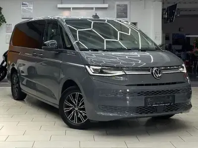 Gebraucht VW Multivan Style 150 PS (110 kW) 2024 Pure grey Van / Kleinbus