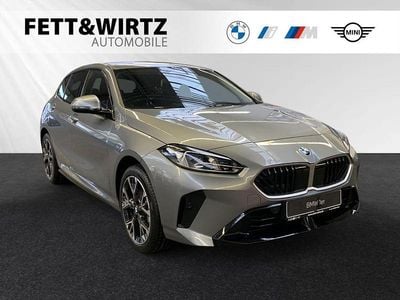 Black sapphire metallic Neu 2025 BMW 120 M Sport Kleinwagen | 34.990 € (Fairer Preis)