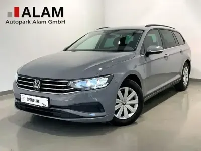 Gebraucht VW Passat Basis 150 PS (110 kW) 2023 Mondsteingrau Kombi