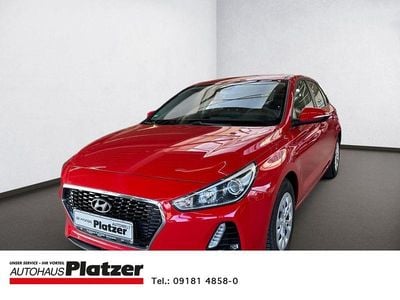Gebraucht Hyundai i30 Select 120 PS (88 kW) 2017 Rot Limousine