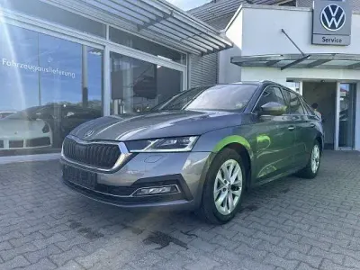 Gebraucht Skoda Octavia Clever 150 PS (110 kW) 2022 Graphite grau Kombi