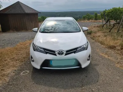 Gebraucht Toyota Auris Life+ 132 PS (97 kW) 2014 Weiß Limousine