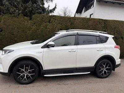 Weiß Gebraucht 2017 Toyota RAV4 Hybrid Comfort SUV | 18.500 € (Fairer Preis)