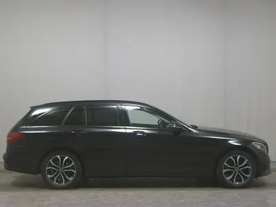 Gebraucht Mercedes C220 Avantgarde 194 PS (142 kW) 2020 Schwarz Kombi