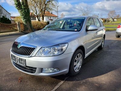 gebraucht Skoda Octavia Combi Ambiente 1.6TDI 105PS PDC AHK 1.Hand