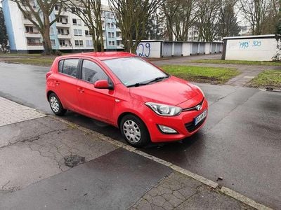 Gebraucht Hyundai i20 Edition 75 PS (55 kW) 2013 Rot Kleinwagen
