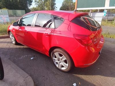 Rot Gebraucht 2013 Opel Astra Limousine | 5.000 € (Fairer Preis)