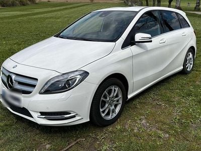 Usata Mercedes B180 122 CV (89 kW) 2014 Bianco Monovolume
