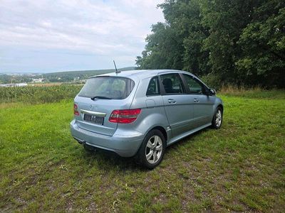 Mercedes B200
