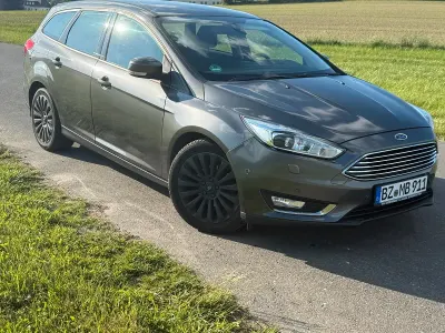 Gebraucht Ford Focus 120 PS (88 kW) 2015 Grau Limousine