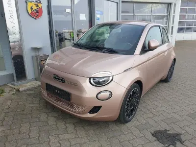 Gebraucht Fiat 500e La Prima 86 kW (118 PS) 2022 Colore esterno (rose gold) Limousine