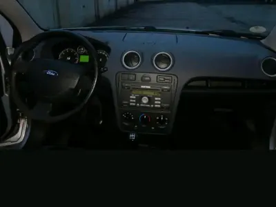 Używany Ford Fiesta 80 KM (58 kW) 2011 Srebrny Kombi