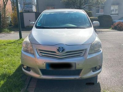Gebraucht Toyota Verso 180 PS (132 kW) 2012 Grau Van / Kleinbus