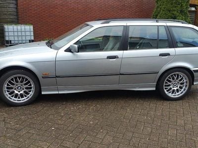 Gebraucht BMW 320 150 PS (110 kW) 1997 Silber Kombi