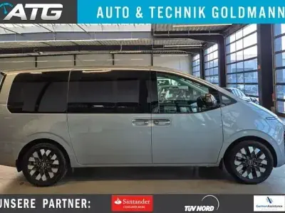 Gebraucht Hyundai Staria Signature 237 PS (174 kW) 2021 Silber Van / Kleinbus