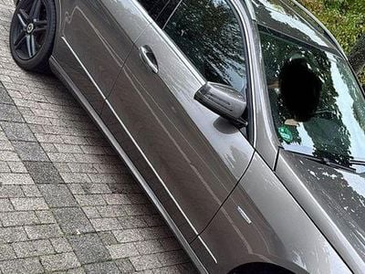 Braun Gebraucht 2011 Mercedes E350 Kombi | 7.700 € (Fairer Preis)