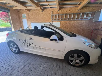 Gebraucht Peugeot 207 CC 119 PS (87 kW) 2011 Weiß Cabrio