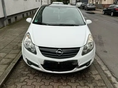 Używany Opel Corsa Color Edition 80 KM (58 kW) 2009 Biały Hatchback