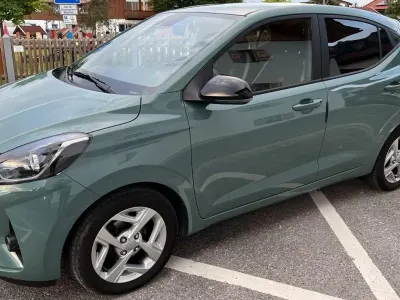 Gebraucht Hyundai i10 GO! 67 PS (49 kW) 2023 Grün Kleinwagen