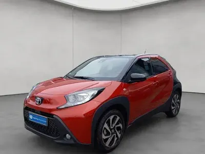 Gebraucht Toyota Aygo X Team 72 PS (52 kW) 2024 Chili red / night sky black SUV