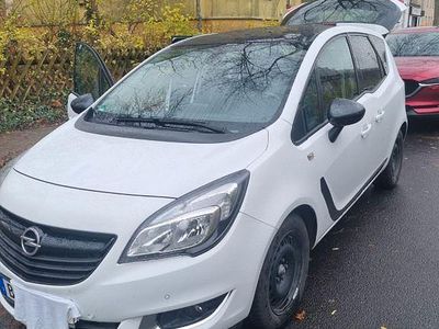 Weiß Gebraucht 2016 Opel Meriva Color Edition Van / Kleinbus | 7.550 € (Fairer Preis)