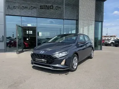 Neu Hyundai i20 101 PS (74 kW) 2026 Grau Kleinwagen