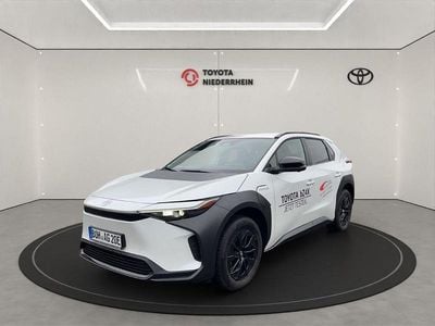 Gebraucht Toyota bZ4X Comfort 150 kW (204 PS) 2023 Platinumweiß perleffekt SUV