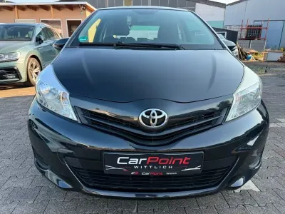 Gebraucht Toyota Yaris Cool 69 PS (50 kW) 2013 Schwarz Kleinwagen
