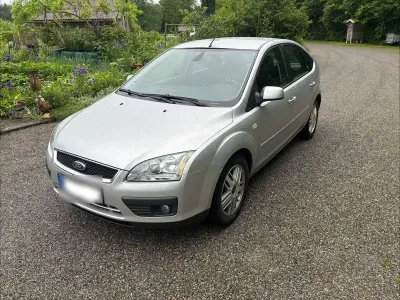 Gebraucht Ford Focus Ghia 101 PS (74 kW) 2005 Silber Limousine