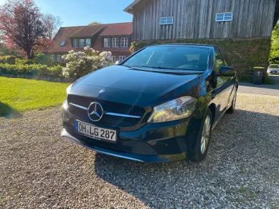 Gebraucht Mercedes A180 109 PS (80 kW) 2016 Schwarz Limousine