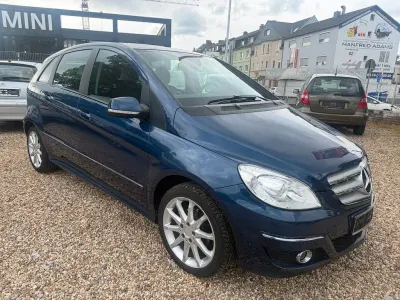 Gebraucht Mercedes B180 116 PS (85 kW) 2010 Blau Van / Kleinbus