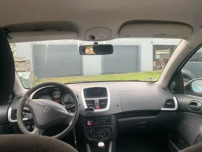 Gebraucht Peugeot 206+ 68 PS (50 kW) 2009 Grau Kleinwagen
