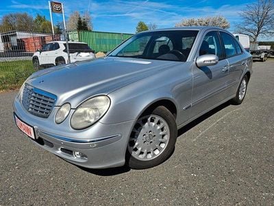 Usata Mercedes E220 Elegance 150 CV (110 kW) 2003 Argento Berlina