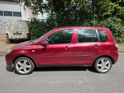 Gebraucht Mazda 2 80 PS (58 kW) 2007 Rot Kleinwagen