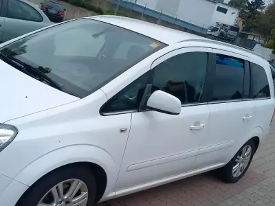 Gebraucht Opel Zafira 125 PS (91 kW) 2012 Weiß Van / Kleinbus