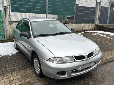 Usata Mitsubishi Carisma 90 CV (66 kW) 1999 Argento Berlina