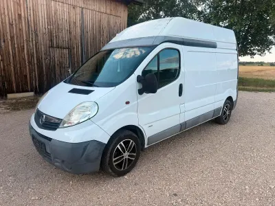 Gebraucht Opel Vivaro 146 PS (107 kW) 2010 Weiß Van / Kleinbus