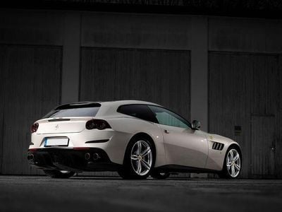 Gebraucht Ferrari GTC4Lusso 689 PS (506 kW) 2020 Gold Kombi