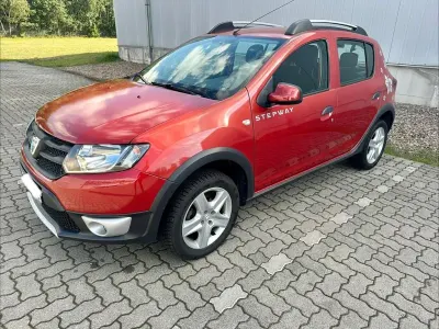 Gebraucht Dacia Sandero 90 PS (66 kW) 2015 Rot Limousine