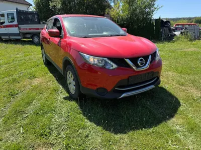 Gebraucht Nissan Qashqai Visia 116 PS (85 kW) 2017 Rot SUV