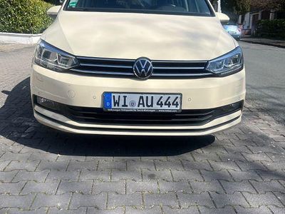 Gebraucht VW Touran 150 PS (110 kW) 2023 Beige Van / Kleinbus