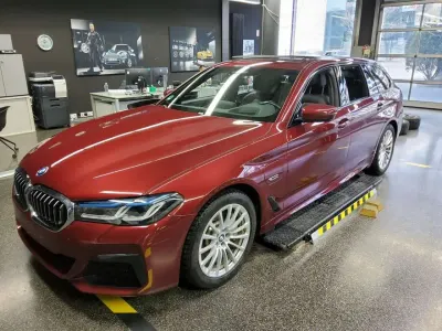 Usata BMW 530e M Sport 292 CV (214 kW) 2022 Rosso Station wagon