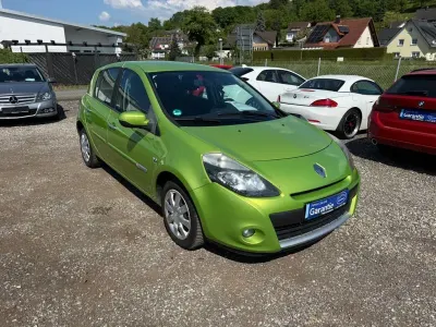 Gebraucht Renault Clio III Dynamique 75 PS (55 kW) 2010 Grün Limousine