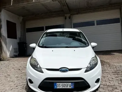 Gebraucht Ford Fiesta Titanium 82 PS (60 kW) 2008 Weiß Kleinwagen