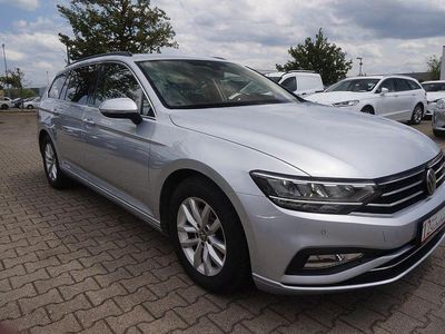 Silber Gebraucht 2023 VW Passat R-line Kombi | 22.950 € (Etwas zu teuer)