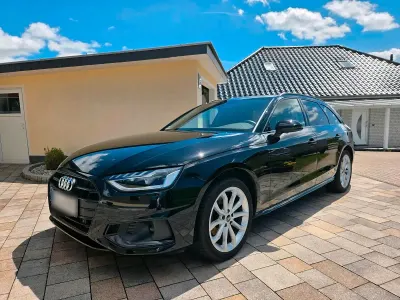 Gebraucht Audi A4 Comfort 163 PS (119 kW) 2023 Schwarz Kombi